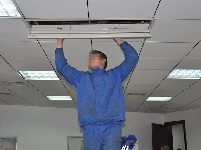 济南吴家堡西客站空调加氟